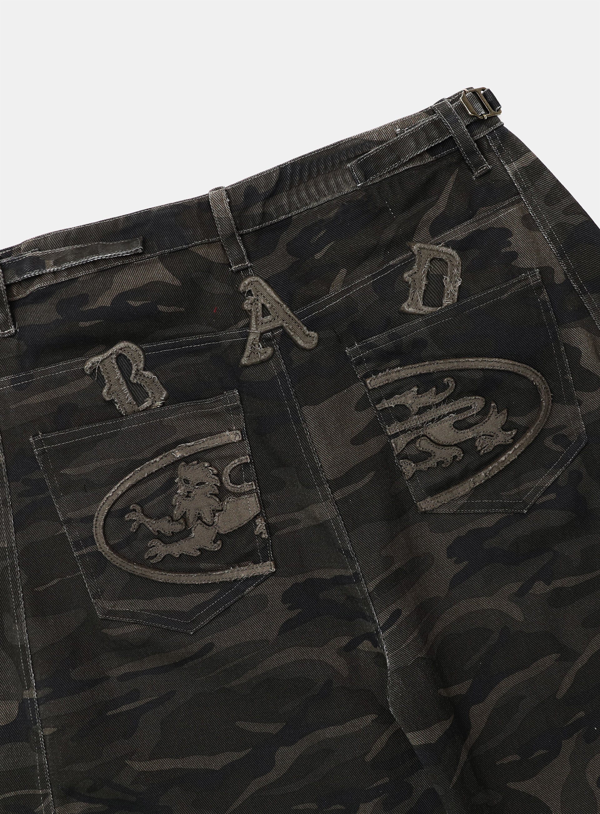 Badblood Lion Patch Washed Barrel Pants Dark Camo