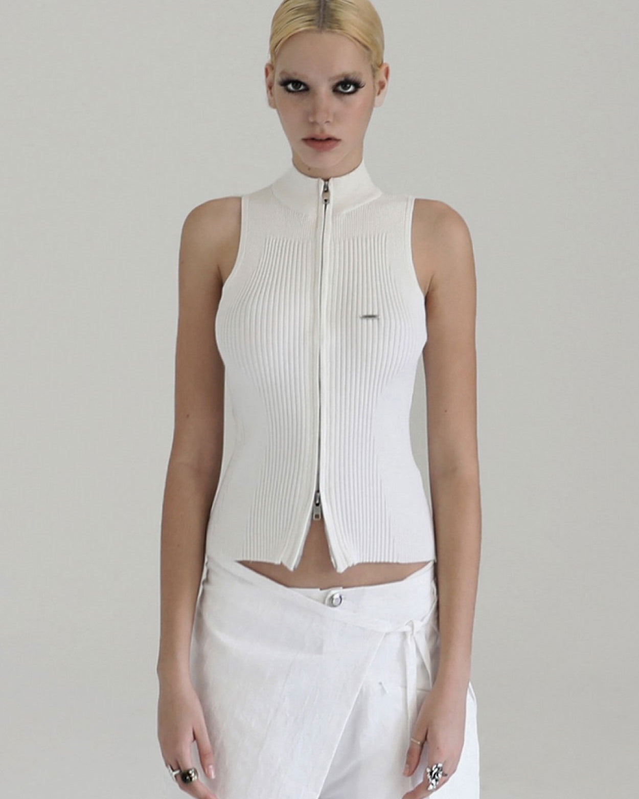 Badblood Mockneck tank knit zip-up White