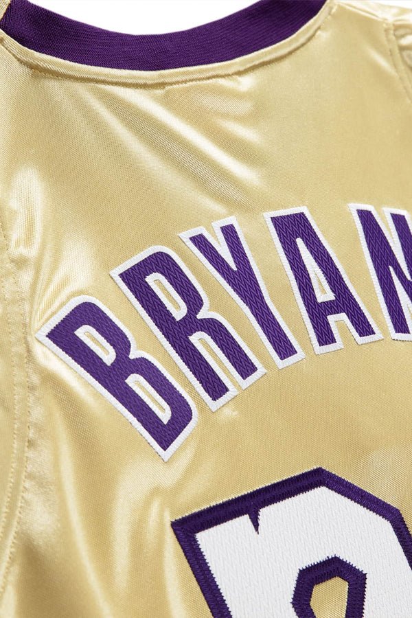 Painting Kobe Bryant on a gold Hall of Fame edition Lakers jersey. This was  painted entirely with acrylics directly onto the jersey.…